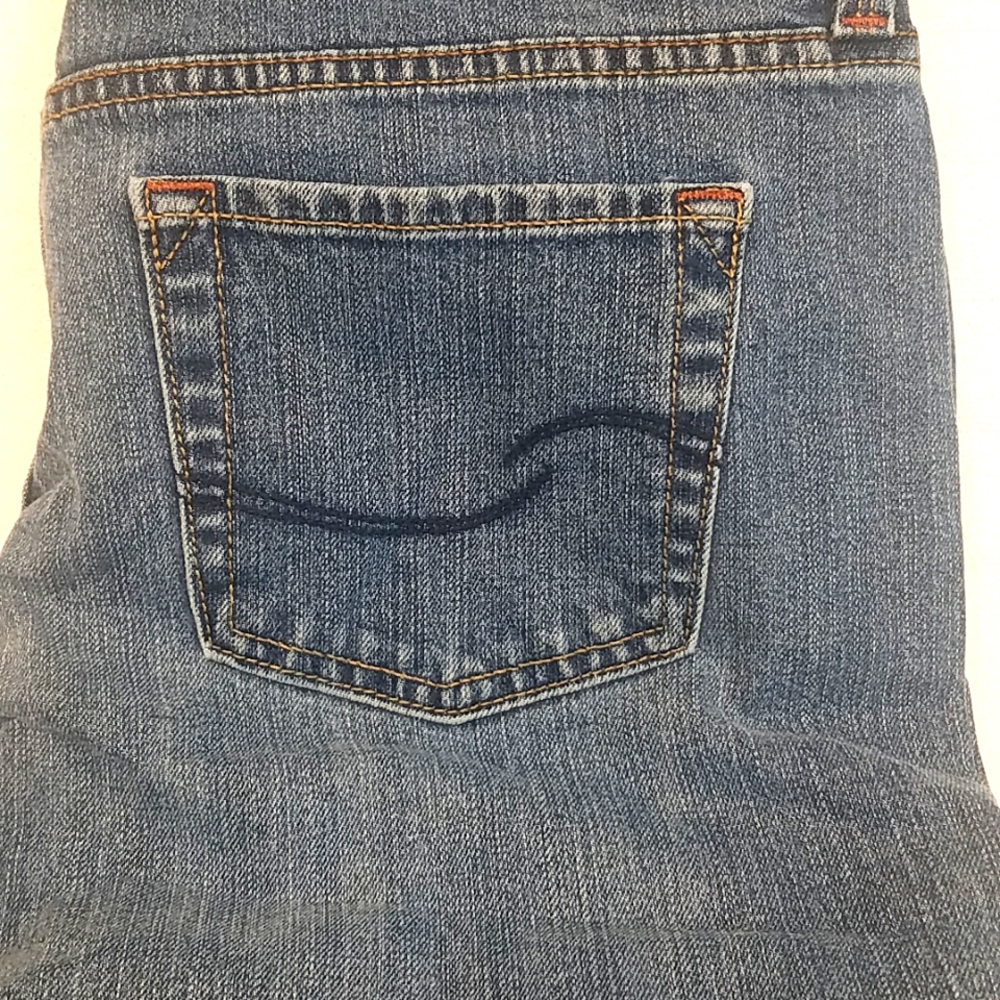 Levi's Signature Mid Rise Bootcut 14 Short - Picture 2 of 7